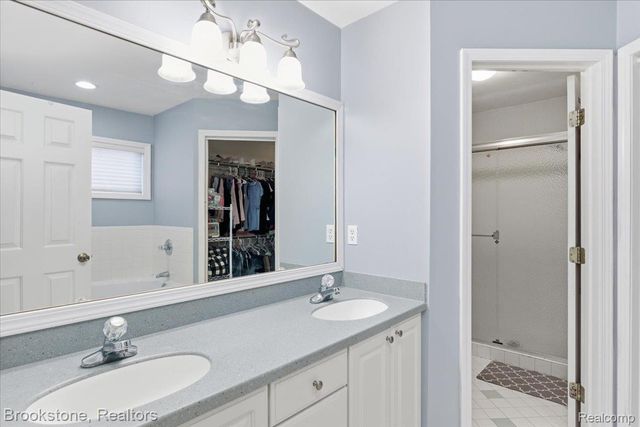 9748 Forest Ridge Drive, Springfield Charter Township, MI 48348