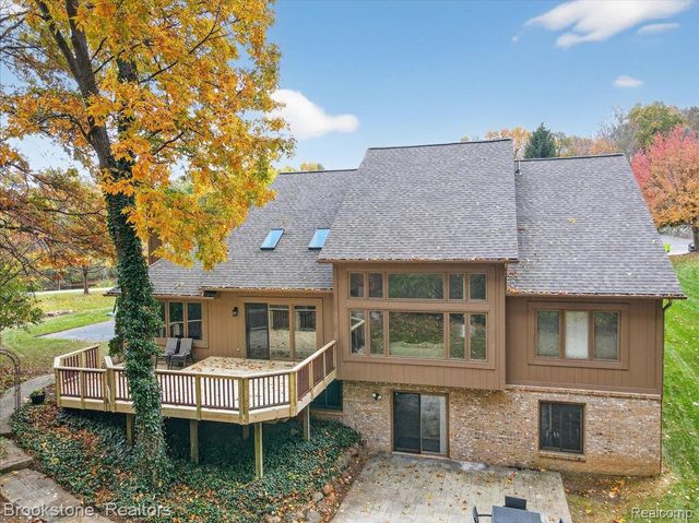 9748 Forest Ridge Drive, Springfield Charter Township, MI 48348