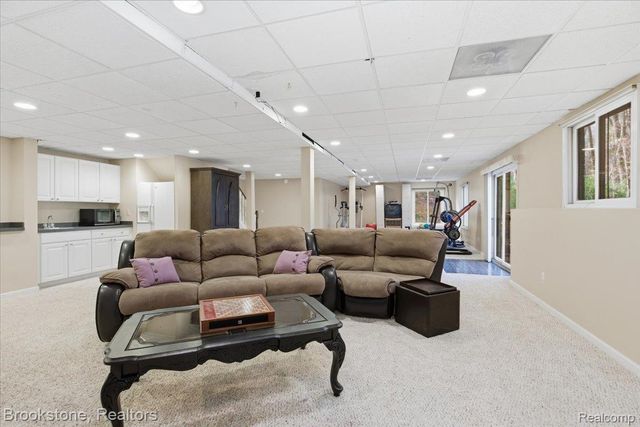 9748 Forest Ridge Drive, Springfield Charter Township, MI 48348