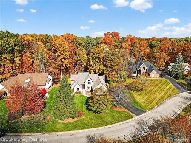 9748 Forest Ridge Drive, Springfield Charter Township, MI 48348