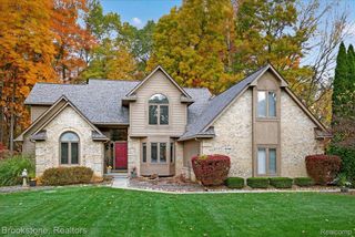 9748 Forest Ridge Drive, Springfield Charter Township, MI 48348