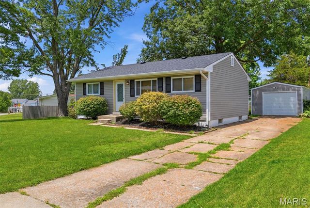 111 Arras Drive, St Louis, MO 63129