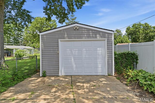 111 Arras Drive, St Louis, MO 63129