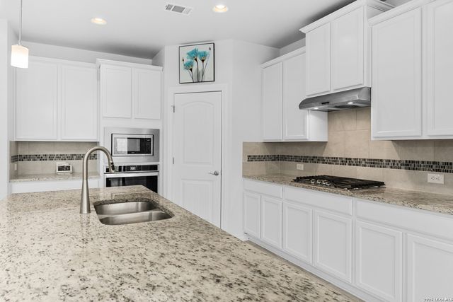 6918 Comanche Cougar, San Antonio, TX 78233