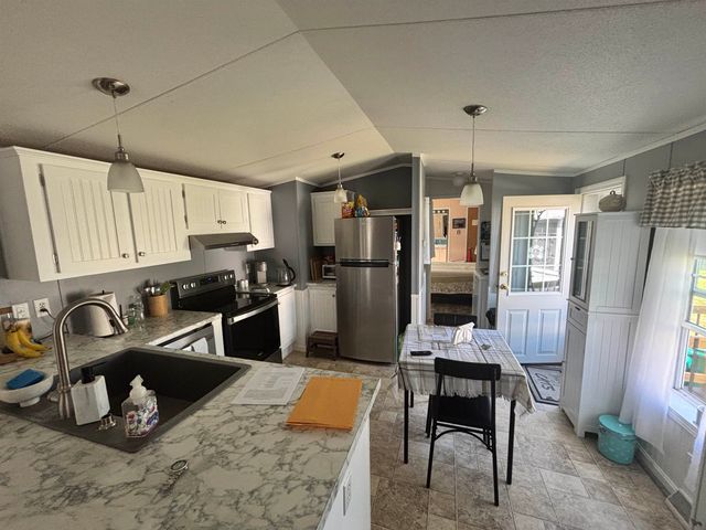 14 Chestnut Road, North Hampton, NH 03862