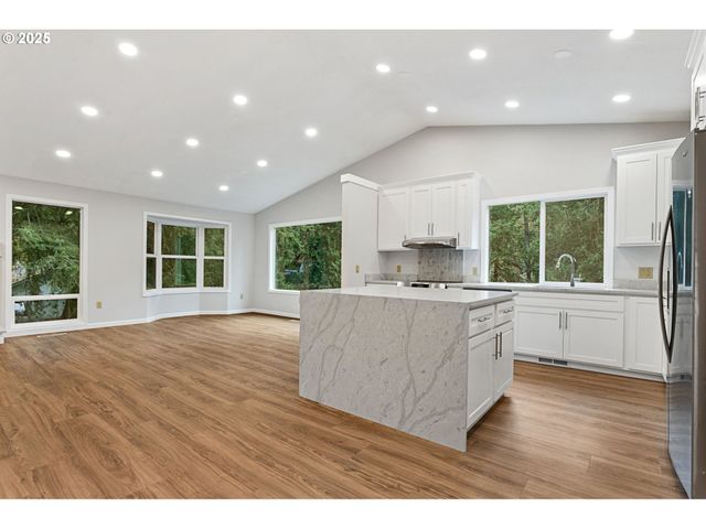 6647 Se 122ND Ave, Portland, OR 97236