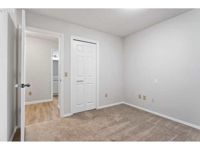 6647 Se 122ND Ave, Portland, OR 97236