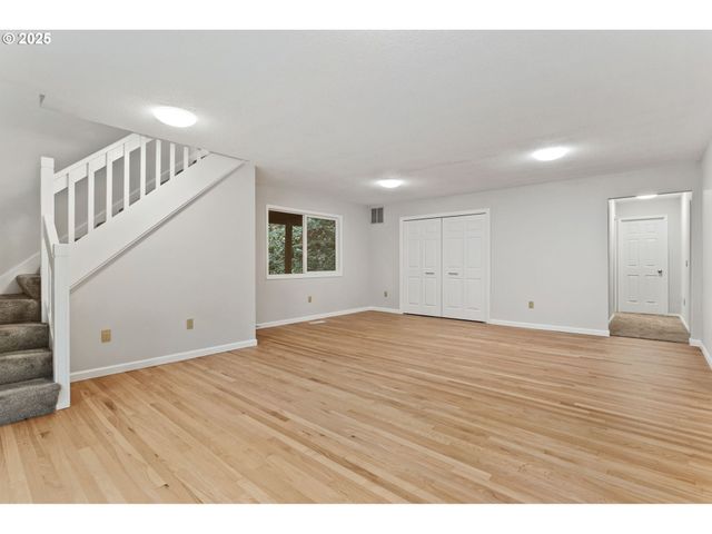 6647 Se 122ND Ave, Portland, OR 97236