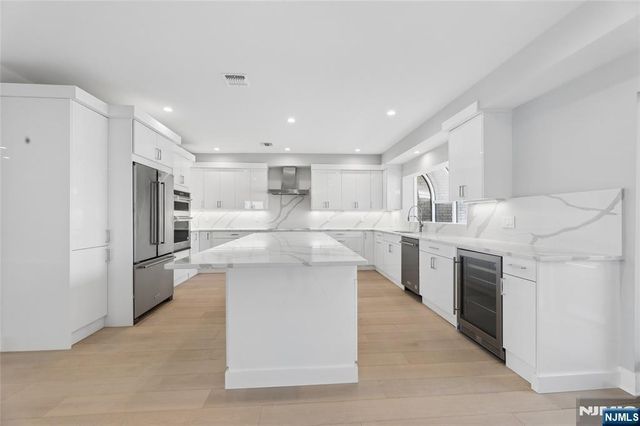 1225 River Road 4D, Edgewater, NJ 07020