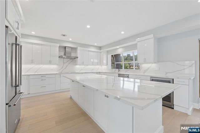 1225 River Road 4D, Edgewater, NJ 07020