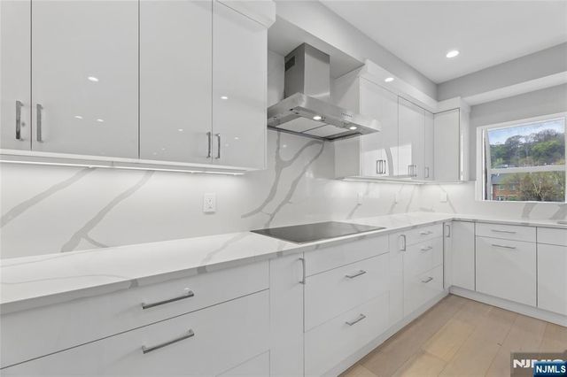 1225 River Road 4D, Edgewater, NJ 07020