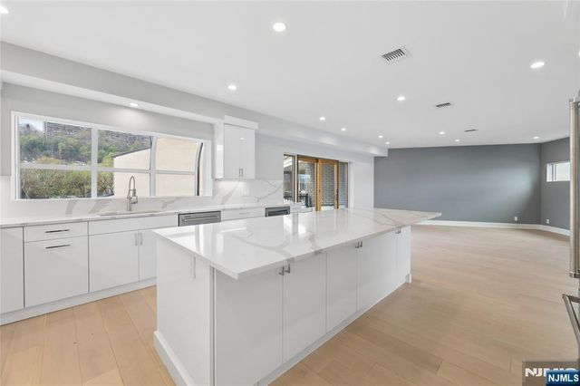 1225 River Road 4D, Edgewater, NJ 07020