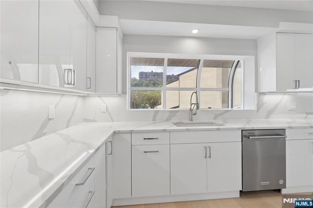 1225 River Road 4D, Edgewater, NJ 07020