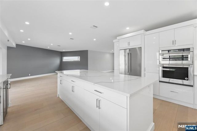 1225 River Road 4D, Edgewater, NJ 07020