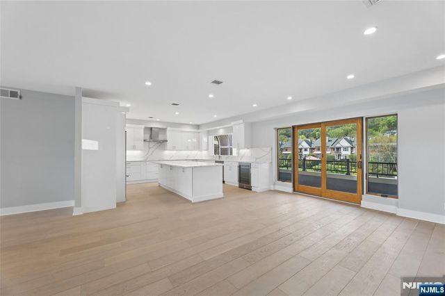 1225 River Road 4D, Edgewater, NJ 07020