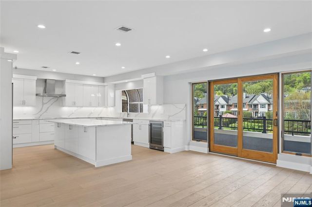 1225 River Road 4D, Edgewater, NJ 07020