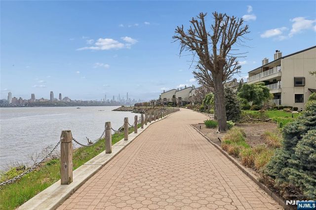 1225 River Road 4D, Edgewater, NJ 07020