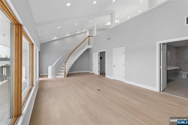 1225 River Road 4D, Edgewater, NJ 07020