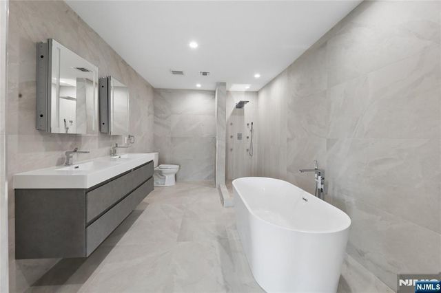 1225 River Road 4D, Edgewater, NJ 07020