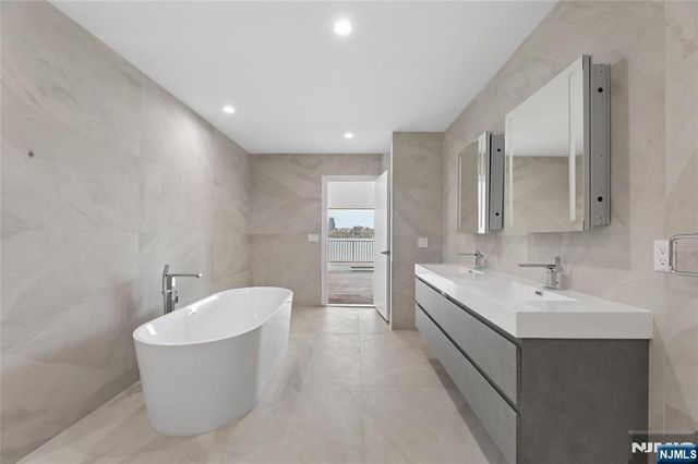 1225 River Road 4D, Edgewater, NJ 07020