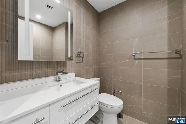 1225 River Road 4D, Edgewater, NJ 07020