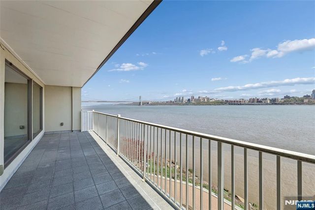 1225 River Road 4D, Edgewater, NJ 07020
