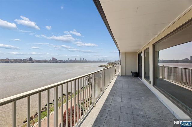 1225 River Road 4D, Edgewater, NJ 07020