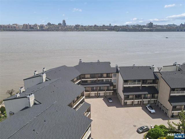 1225 River Road 4D, Edgewater, NJ 07020