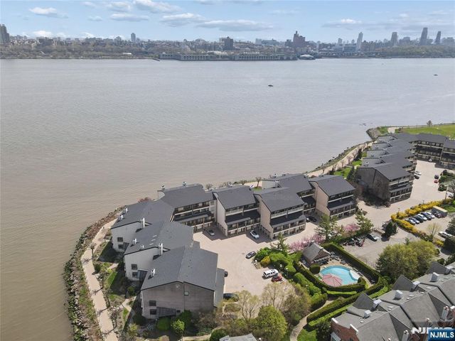 1225 River Road 4D, Edgewater, NJ 07020