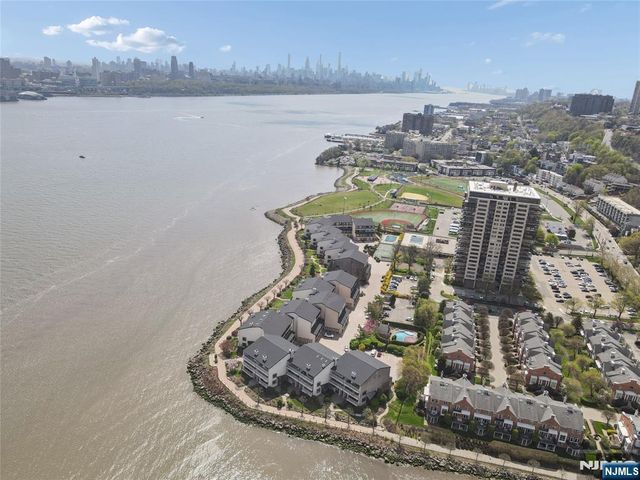 1225 River Road 4D, Edgewater, NJ 07020