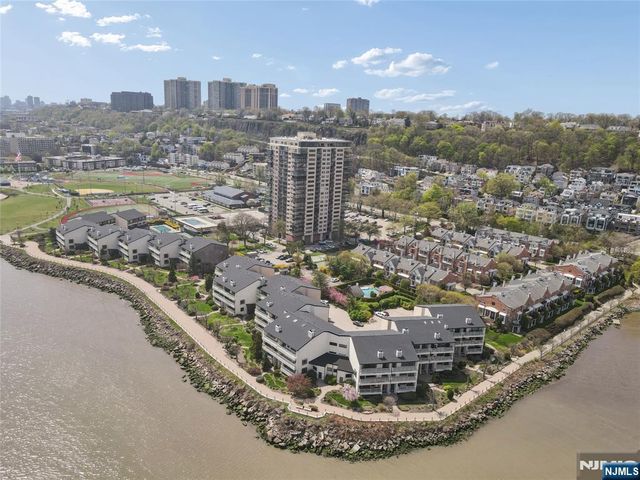 1225 River Road 4D, Edgewater, NJ 07020