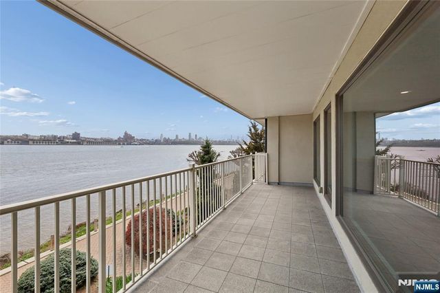 1225 River Road 4D, Edgewater, NJ 07020