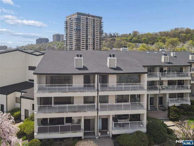 1225 River Road 4D, Edgewater, NJ 07020