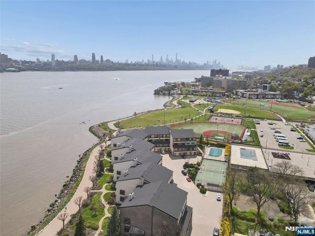 1225 River Road 4D, Edgewater, NJ 07020