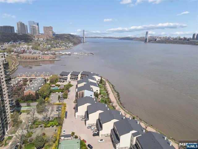 1225 River Road 4D, Edgewater, NJ 07020
