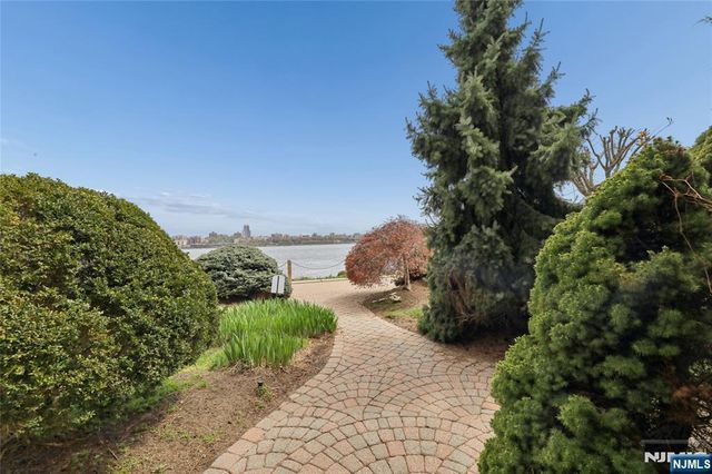 1225 River Road 4D, Edgewater, NJ 07020