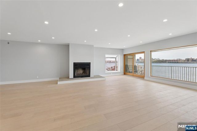 1225 River Road 4D, Edgewater, NJ 07020