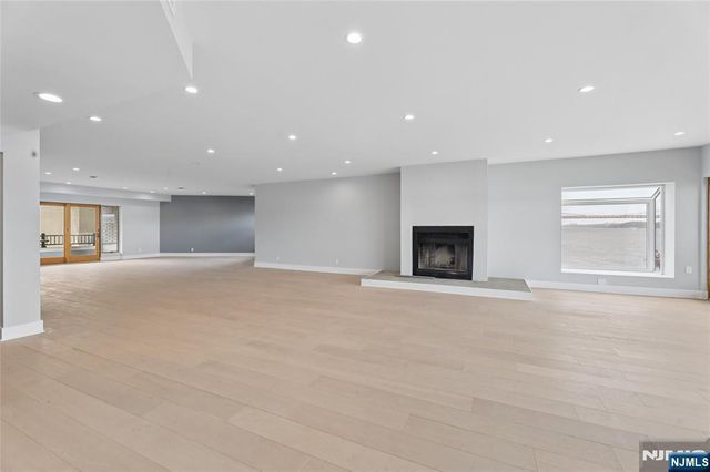 1225 River Road 4D, Edgewater, NJ 07020