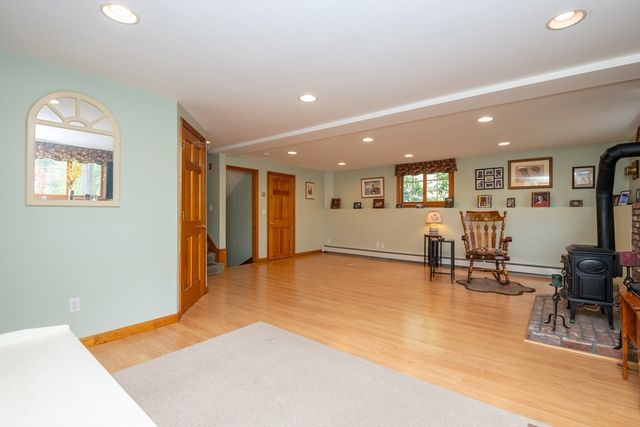 37 Colrain Rd, Topsfield, MA 01983