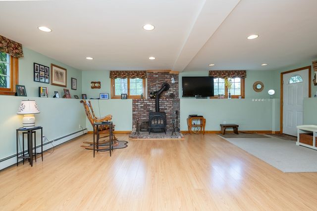 37 Colrain Rd, Topsfield, MA 01983