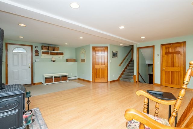 37 Colrain Rd, Topsfield, MA 01983