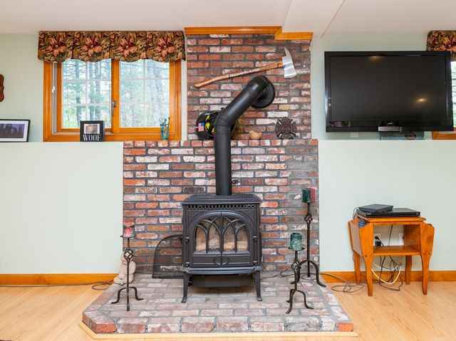 37 Colrain Rd, Topsfield, MA 01983