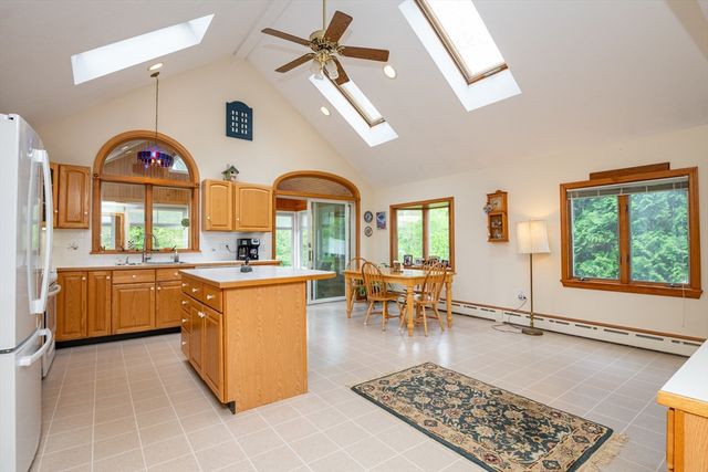 37 Colrain Rd, Topsfield, MA 01983