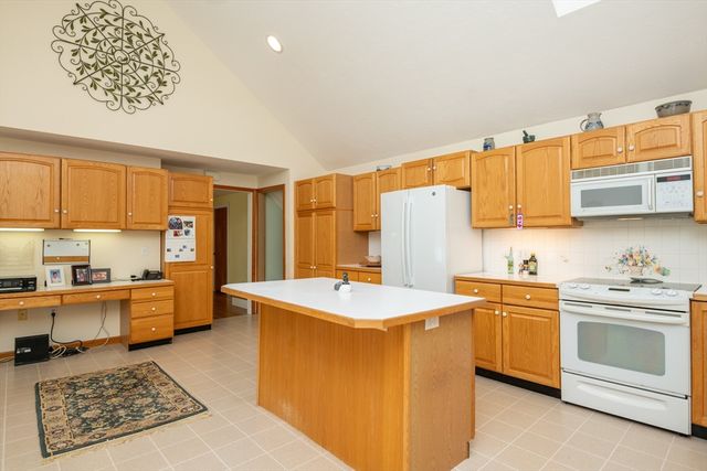 37 Colrain Rd, Topsfield, MA 01983