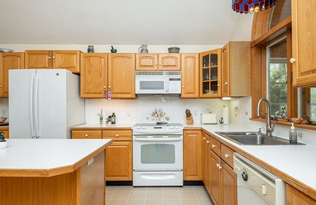 37 Colrain Rd, Topsfield, MA 01983