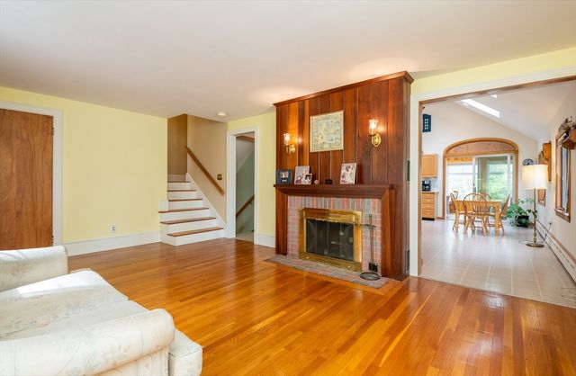 37 Colrain Rd, Topsfield, MA 01983