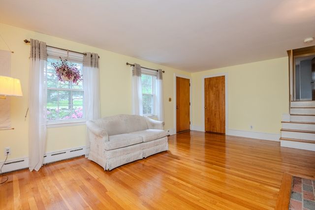 37 Colrain Rd, Topsfield, MA 01983