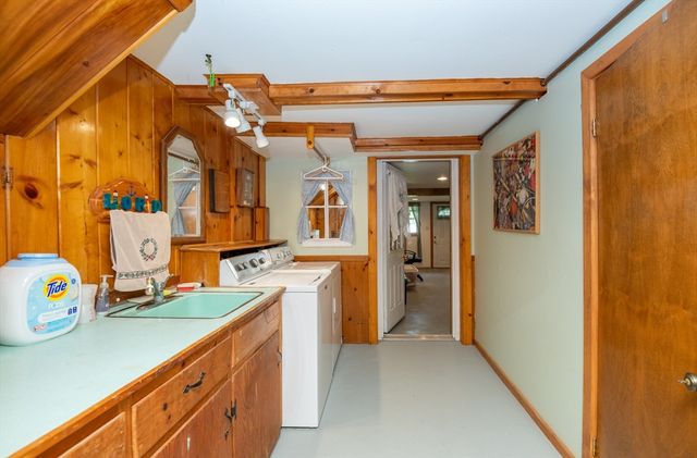 37 Colrain Rd, Topsfield, MA 01983