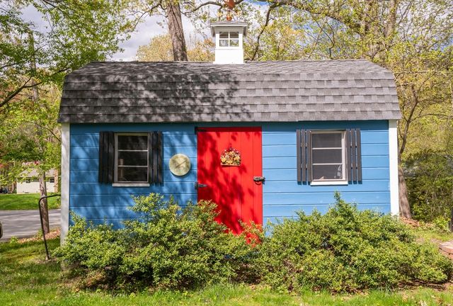 37 Colrain Rd, Topsfield, MA 01983