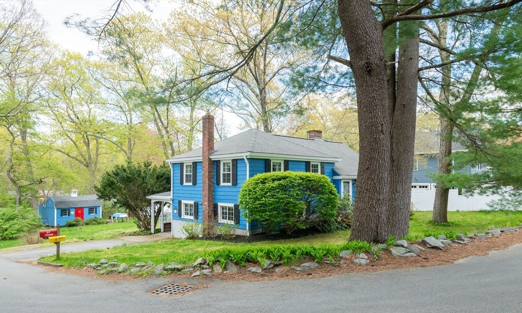 37 Colrain Rd, Topsfield, MA 01983
